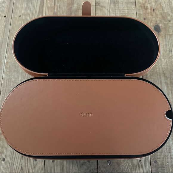 Dyson Hair Styling Set with Pink Accents - only used a few times - Picture 7 of 8